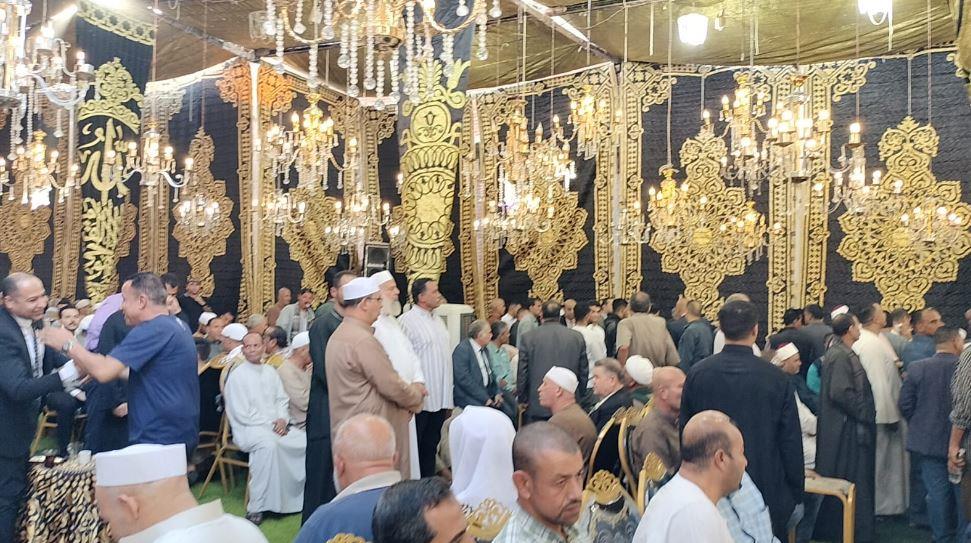 «الكل زعلان لفراقه»..أهالي الشرقية يقدمون واجب العزاء في وفاة الدكتور أحمد عمر هاشم | فيديو وصور
