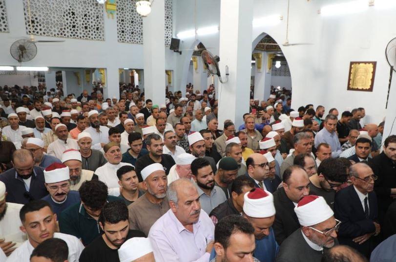 «الكل زعلان لفراقه»..أهالي الشرقية يقدمون واجب العزاء في وفاة الدكتور أحمد عمر هاشم | فيديو وصور
