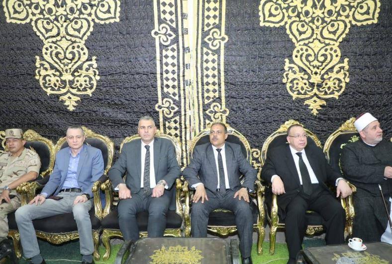 «الكل زعلان لفراقه»..أهالي الشرقية يقدمون واجب العزاء في وفاة الدكتور أحمد عمر هاشم | فيديو وصور