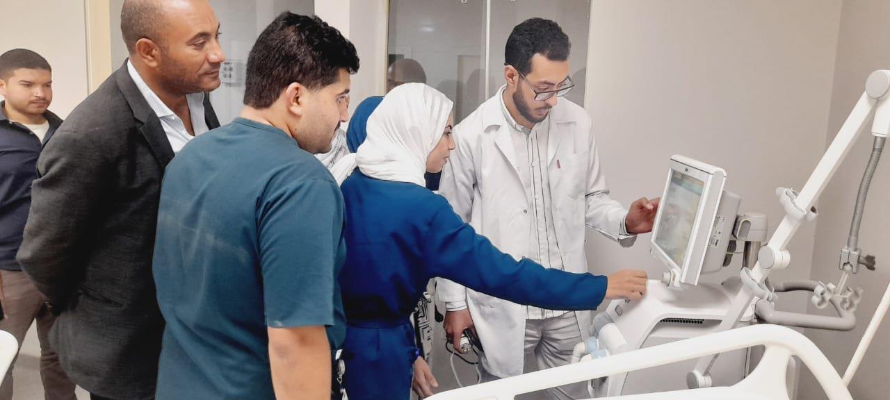 فريق من وزارة الصحة يتابع انتظام الخدمات الطبية  بمستشفى نخل| صور