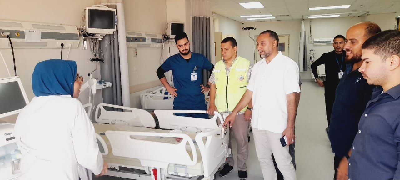 فريق من وزارة الصحة يتابع انتظام الخدمات الطبية  بمستشفى نخل| صور