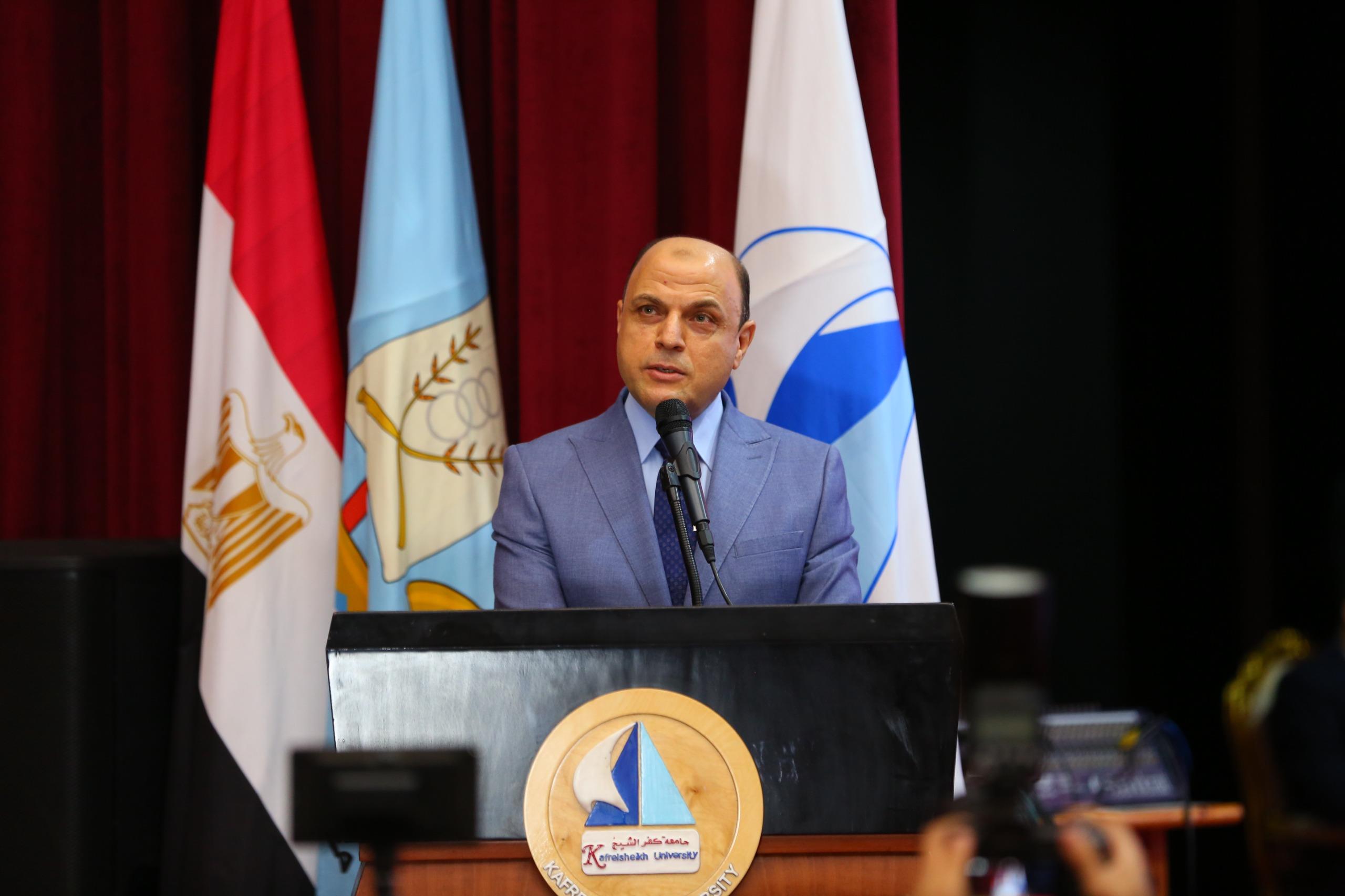 محافظ كفرالشيخ يشهد افتتاح المؤتمر العلمي الثالث لكلية الآداب بالجامعة| صور