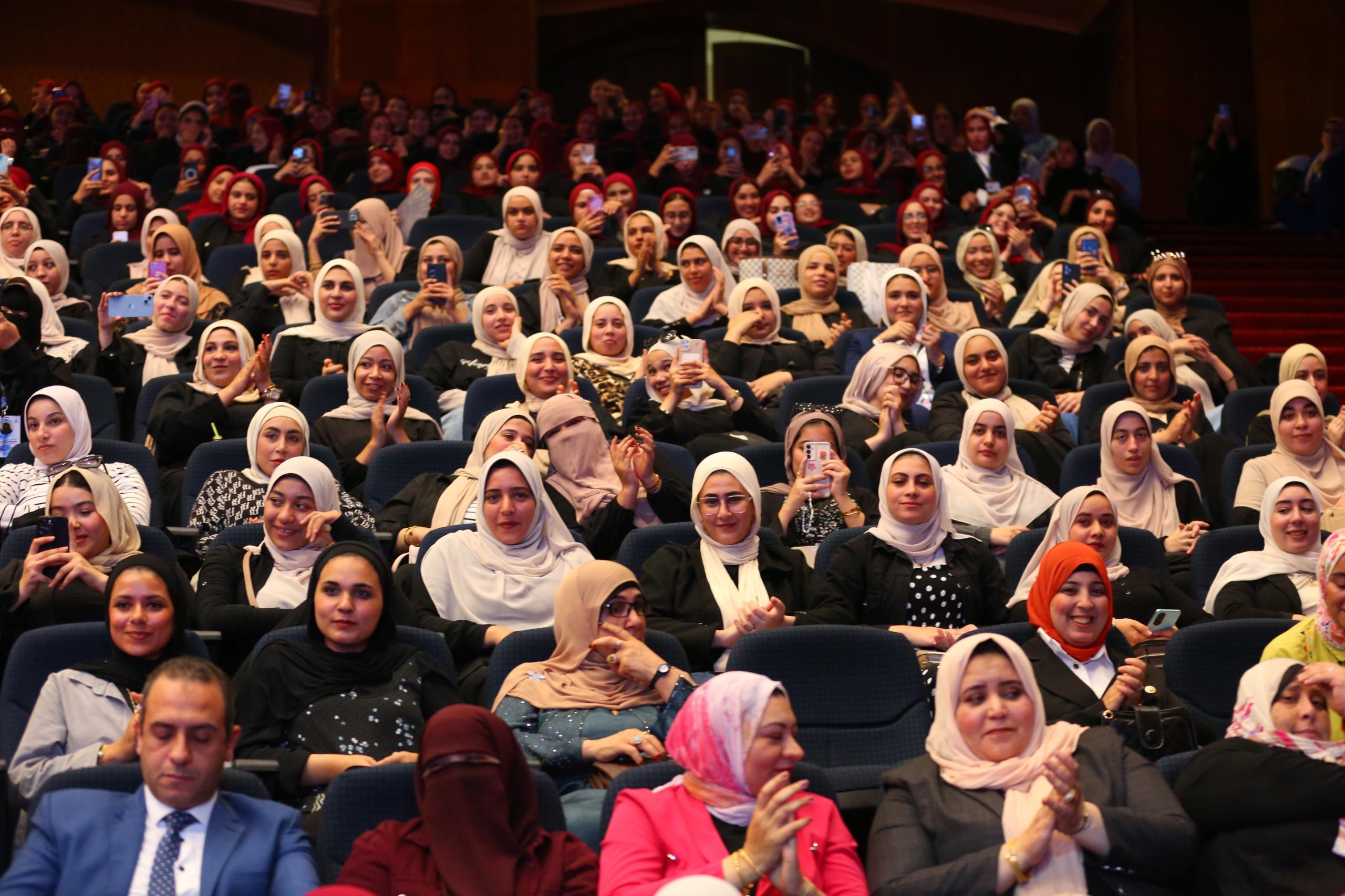 محافظ كفرالشيخ يشهد افتتاح المؤتمر العلمي الثالث لكلية الآداب بالجامعة| صور