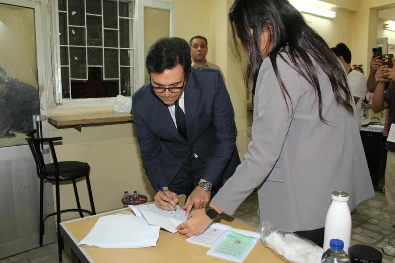 وزير الثقافة يدلي بصوته في انتخابات مجلس النواب