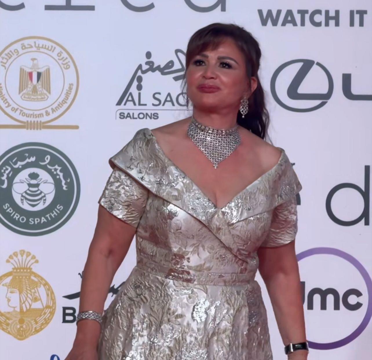 النجمات على السجادة الحمراء بحفل ختام مهرجان القاهرة السينمائي