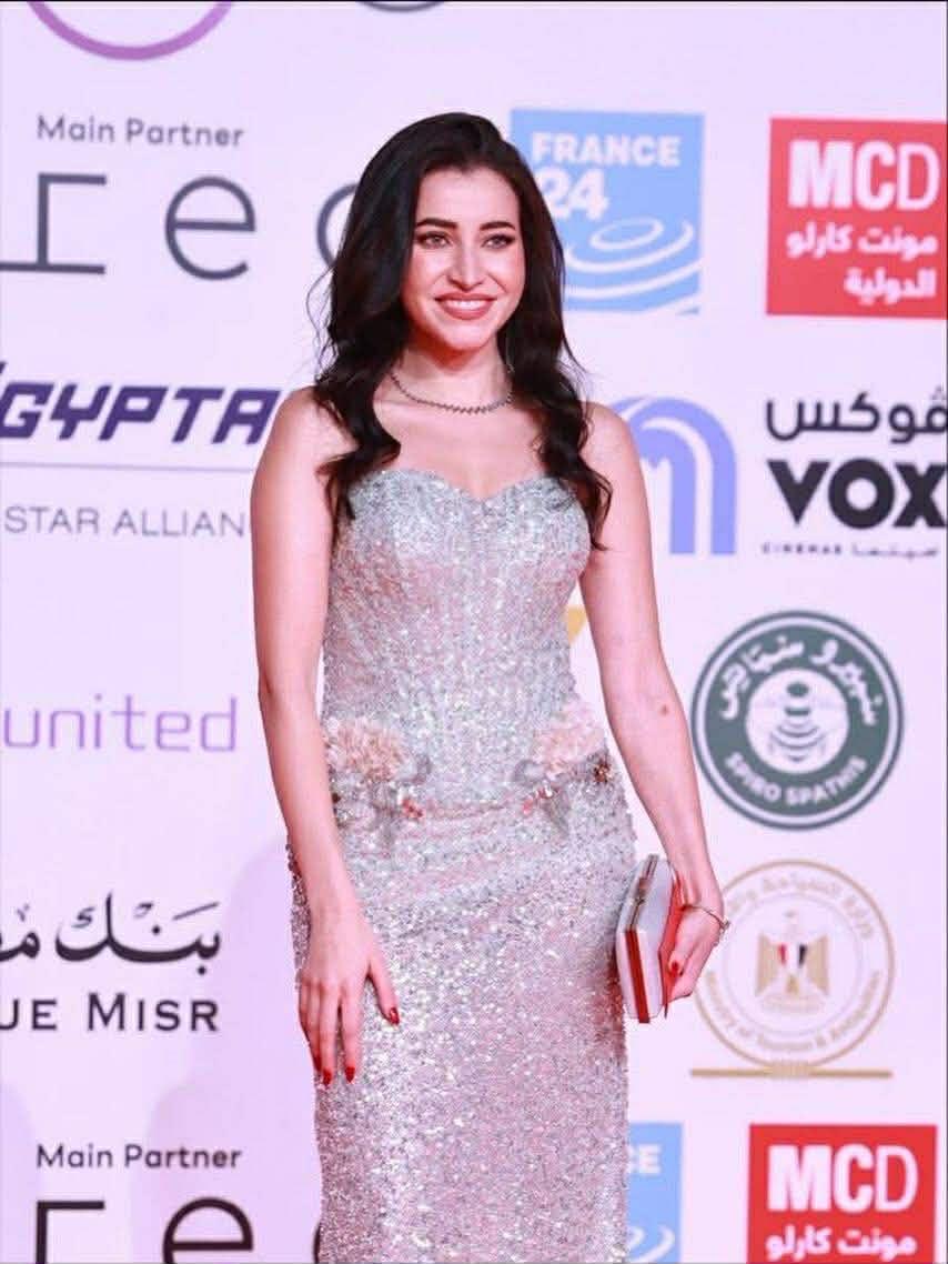 النجمات على السجادة الحمراء بحفل ختام مهرجان القاهرة السينمائي