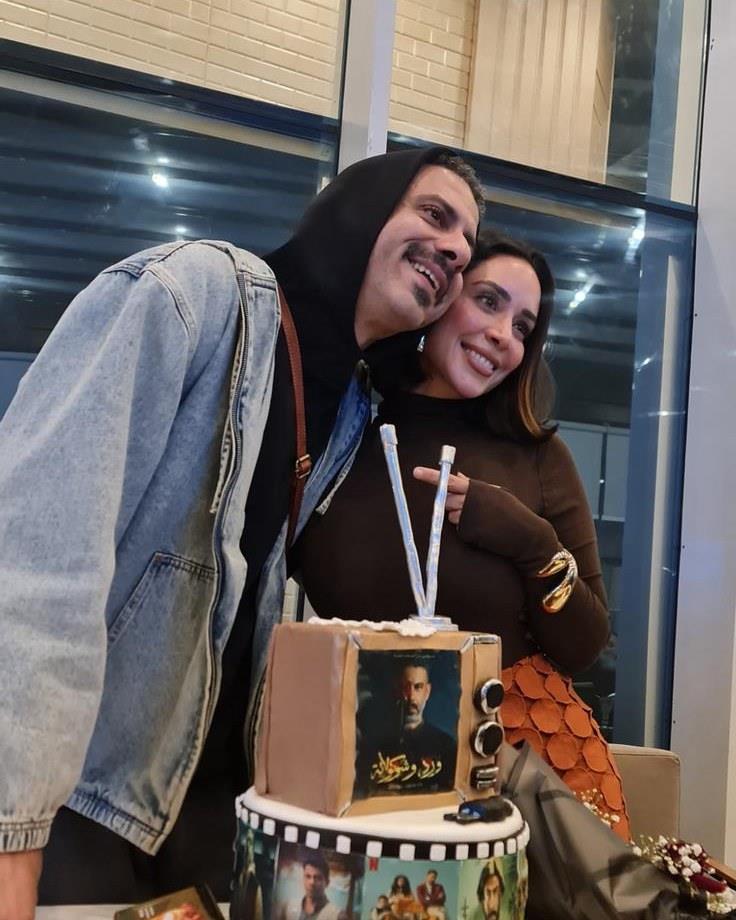 محمد فراج وزوجته بسنت شوقي يحتفلان بناجح مسلسله «ورد وشوكولاتة»