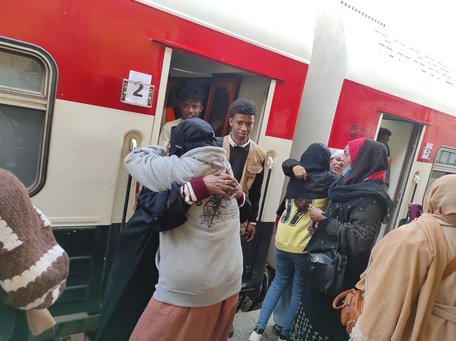 سكك حديد مصر تواصل نقل الأشقاء السودانيين ضمن مشروع العودة الطوعية