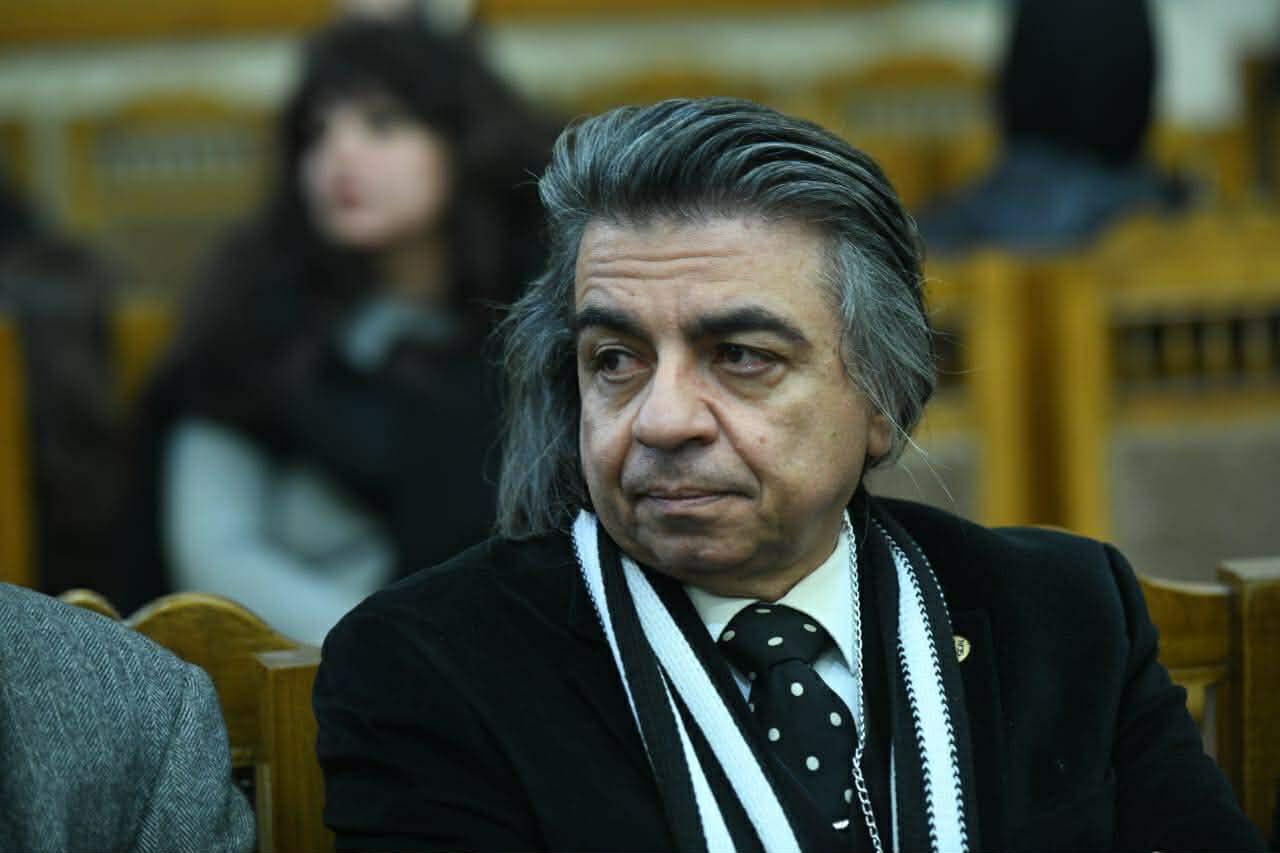 دموع أحمد وعمر الفيشاوي وحضور فني كبير.. أبرز مشاهد عزاء سمية الألفي