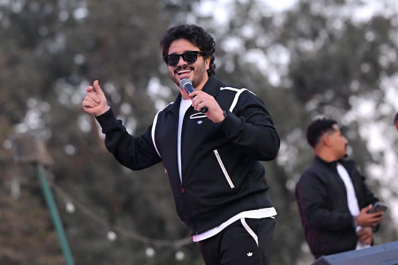 مصطفى حجاج يتألق بحفل  "كريسماس"