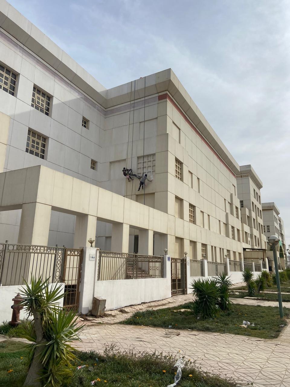 رئيس "الوطنية للصحافة" يتابع  الاستعدادات النهائية لجامعة  «نيو إيجيبت» 