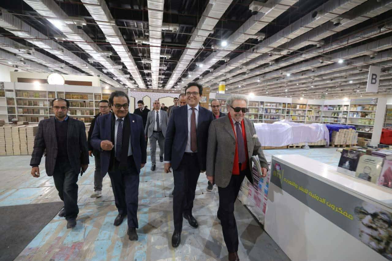 وزير الثقافة يتفقد معرض القاهرة الدولي للكتاب في دورته الـ57