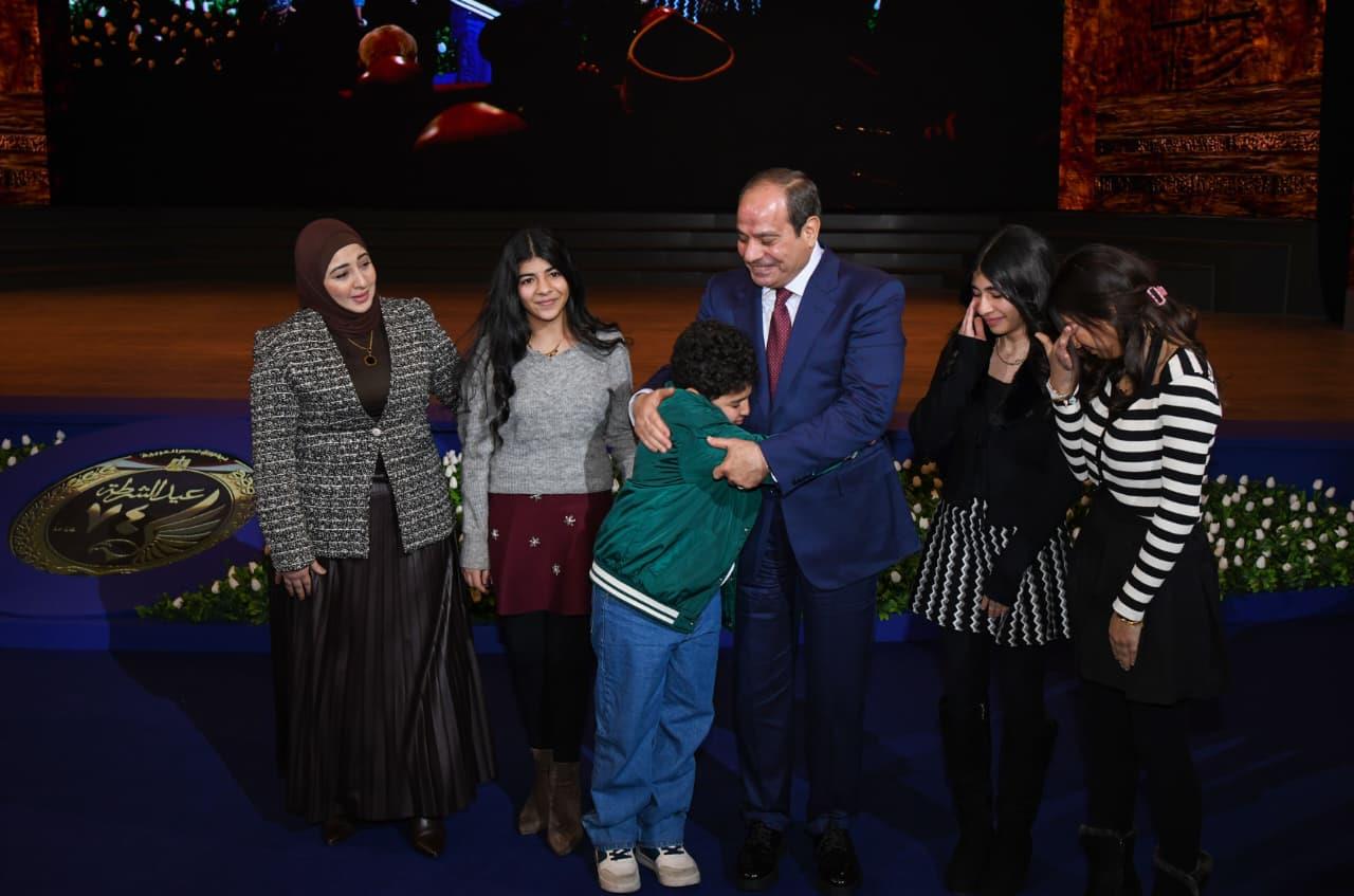 المتحدث الرسمي ينشر صور احتفال الرئيس بالذكرى الـ 74 لعيد الشرطة