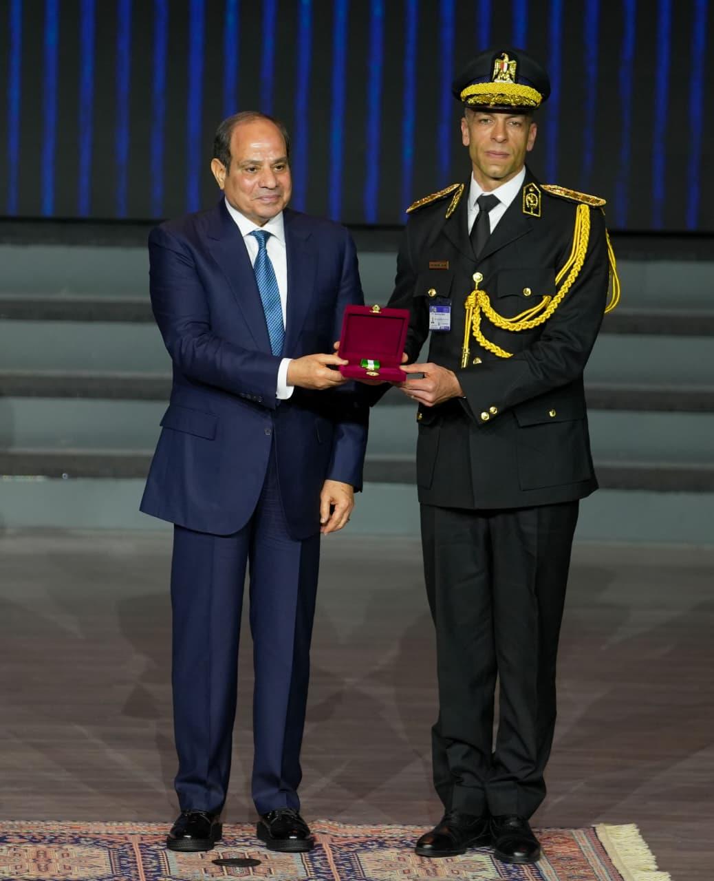 المتحدث الرسمي ينشر صور احتفال الرئيس بالذكرى الـ 74 لعيد الشرطة