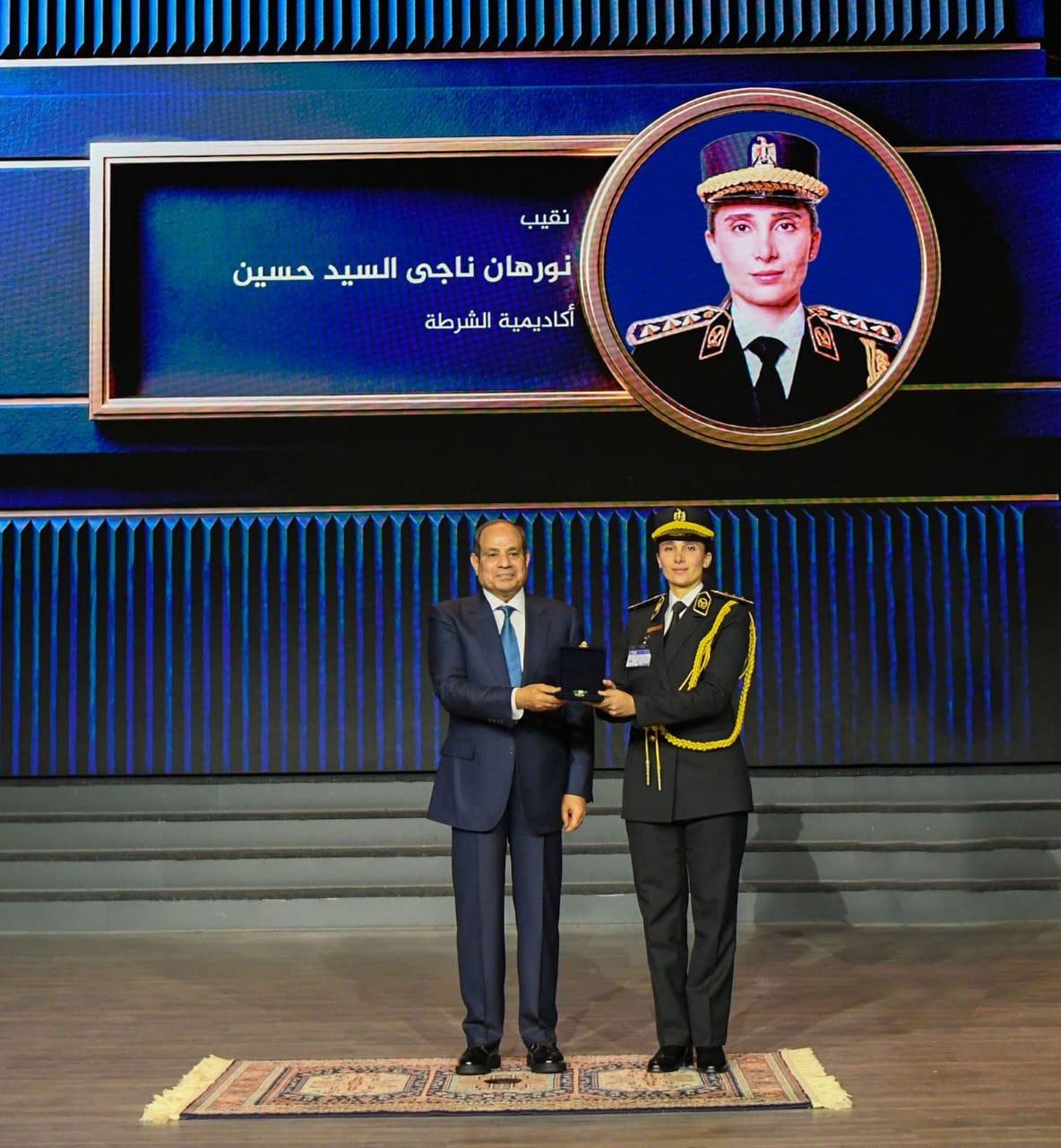 المتحدث الرسمي ينشر صور احتفال الرئيس بالذكرى الـ 74 لعيد الشرطة