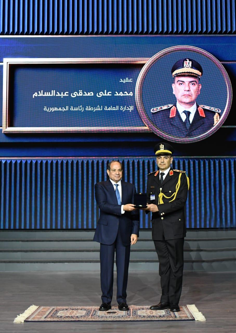 المتحدث الرسمي ينشر صور احتفال الرئيس بالذكرى الـ 74 لعيد الشرطة