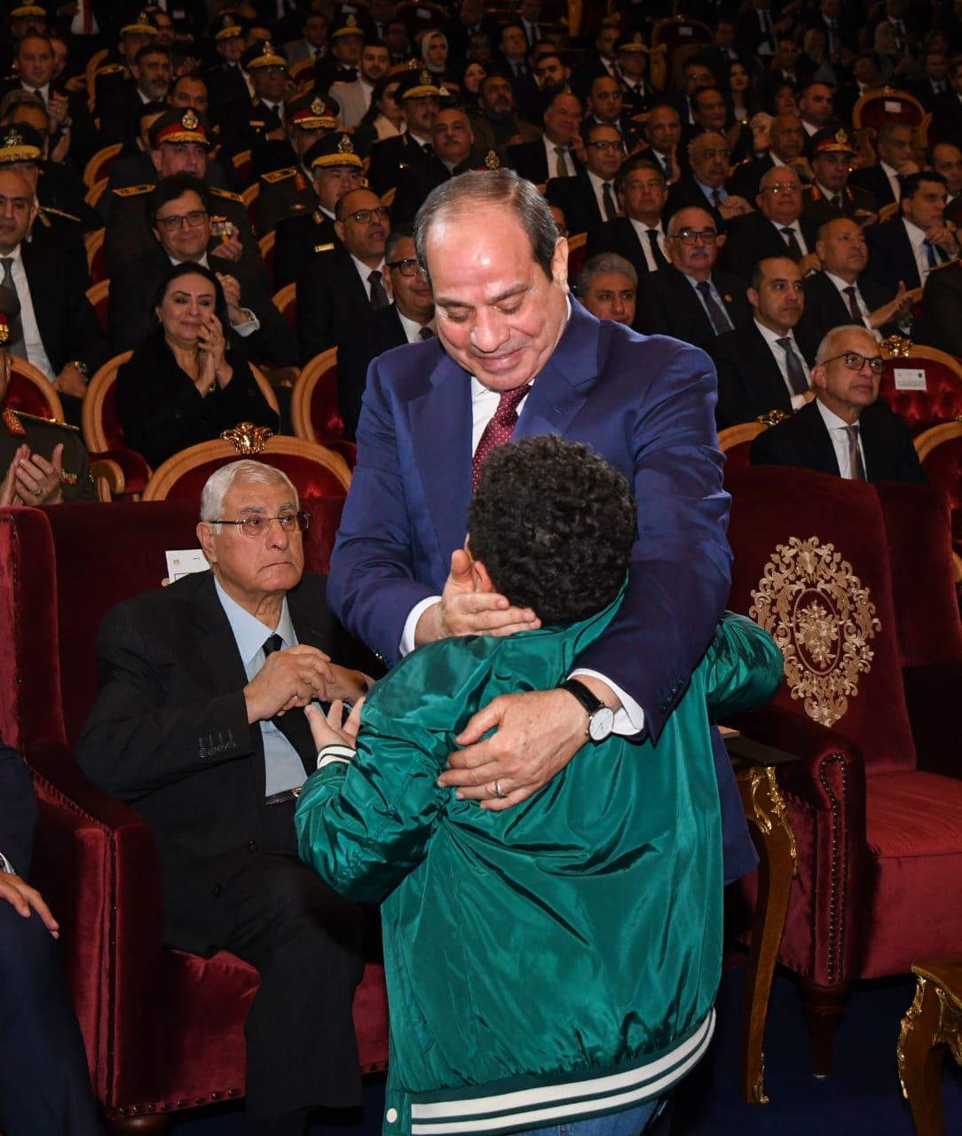المتحدث الرسمي ينشر صور احتفال الرئيس بالذكرى الـ 74 لعيد الشرطة