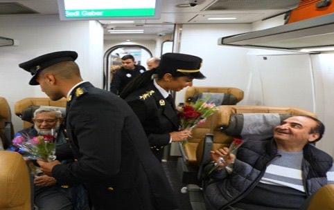 رجال الشرطة يشاركون المواطنين فرحة عيدهم الـ74 في شوارع وميادين الجمهورية صور