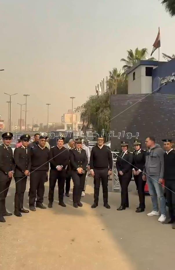 بالورود والشيكولاتة.. شرطة القليوبية تحتفل بعيدها الـ74 وسط المواطنين بشبرا الخيمة| صور