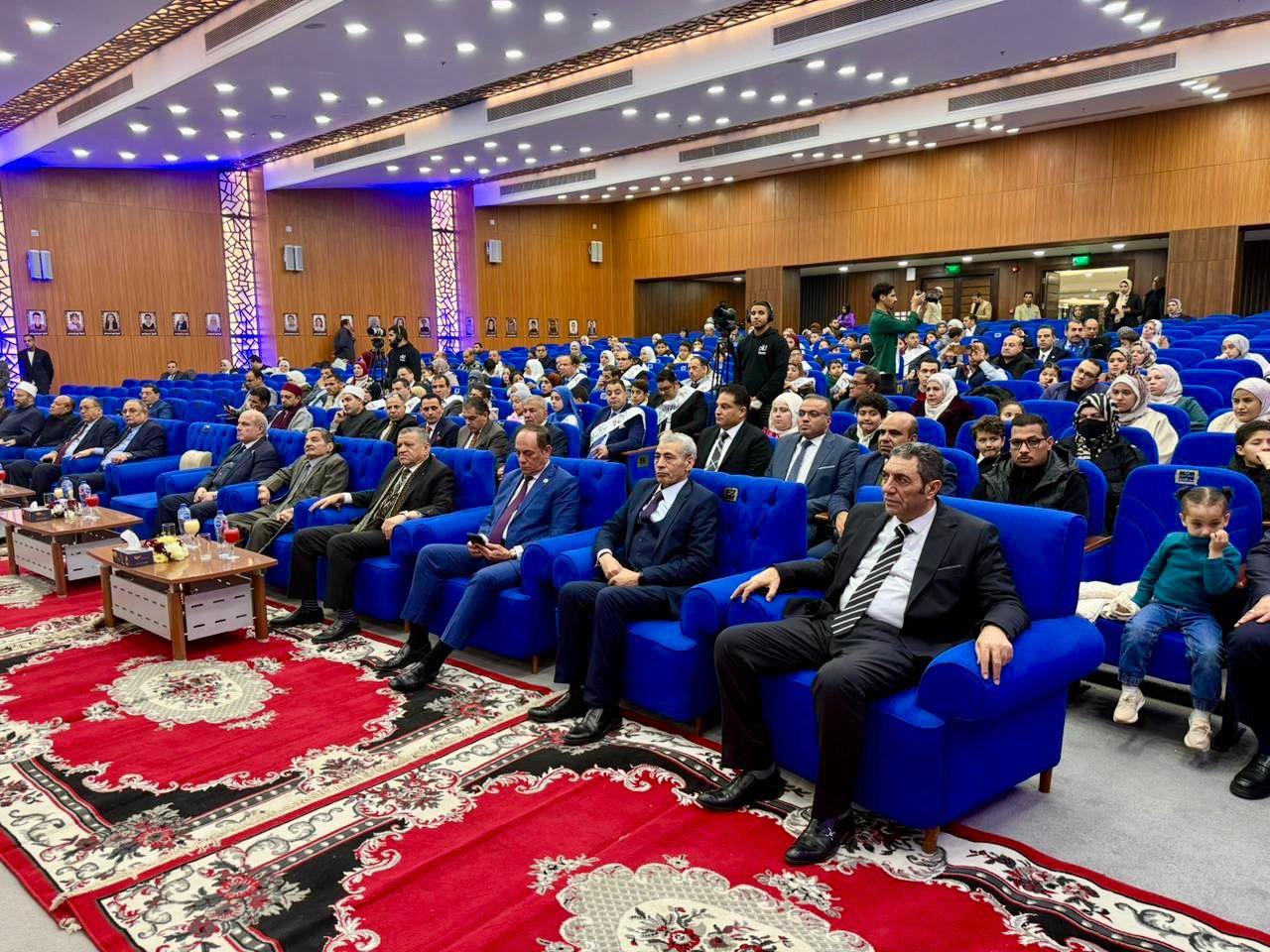 رئيس النيابة الإدارية ووزير الأوقاف يكرمان حفظة القرآن الكريم من أبناء الهيئة