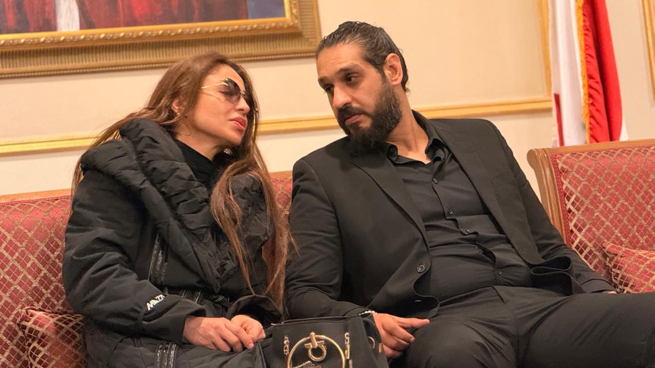  دوللي شاهين تستقبل عزاء والدتها بكنيسة القديس مار يوسف