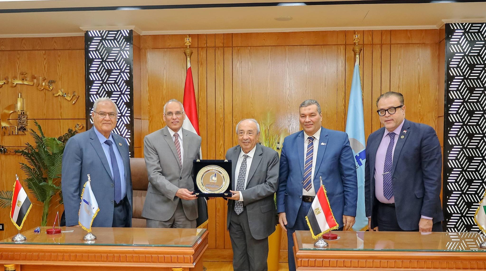 لتعزيز التعاون