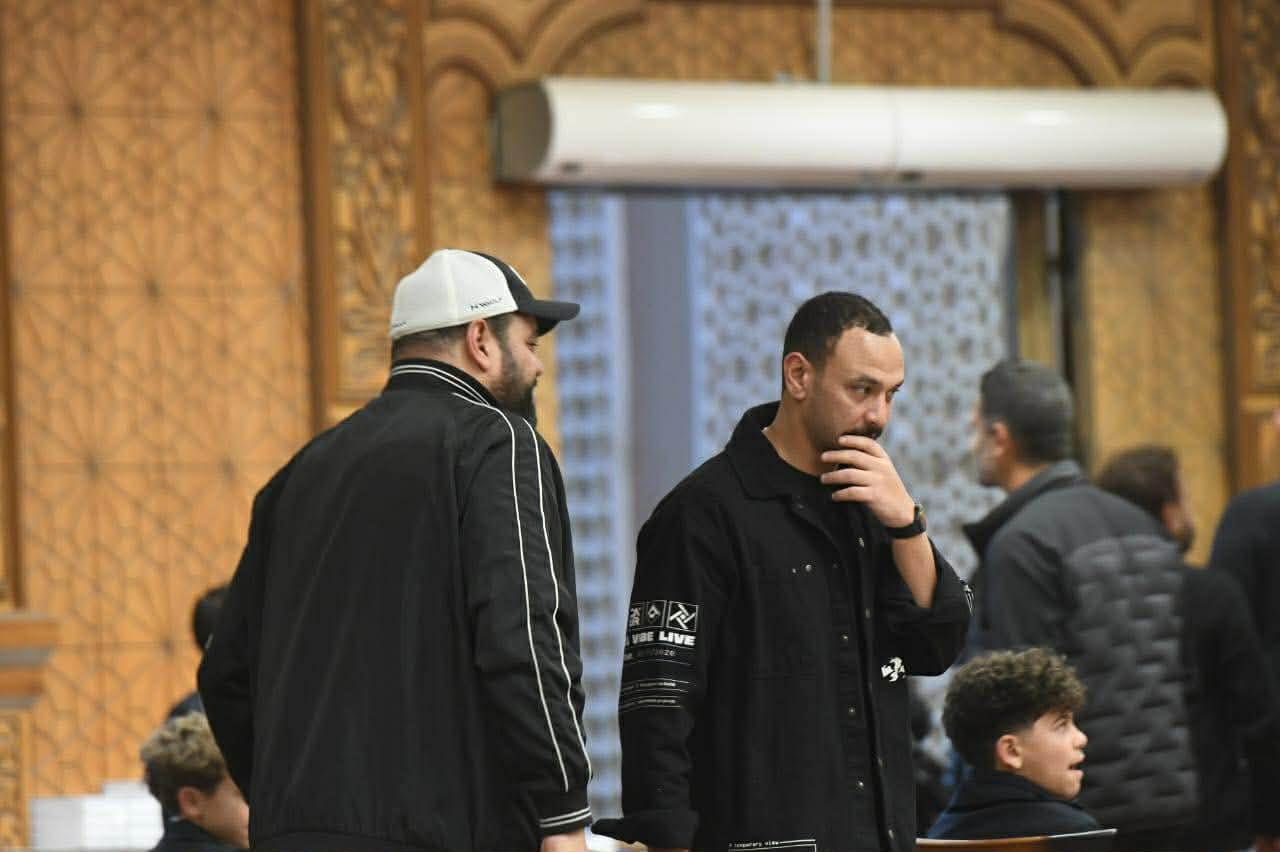أحمد داود يساند زوجته الفنانة علا رشدي في عزاء والدها الراحل