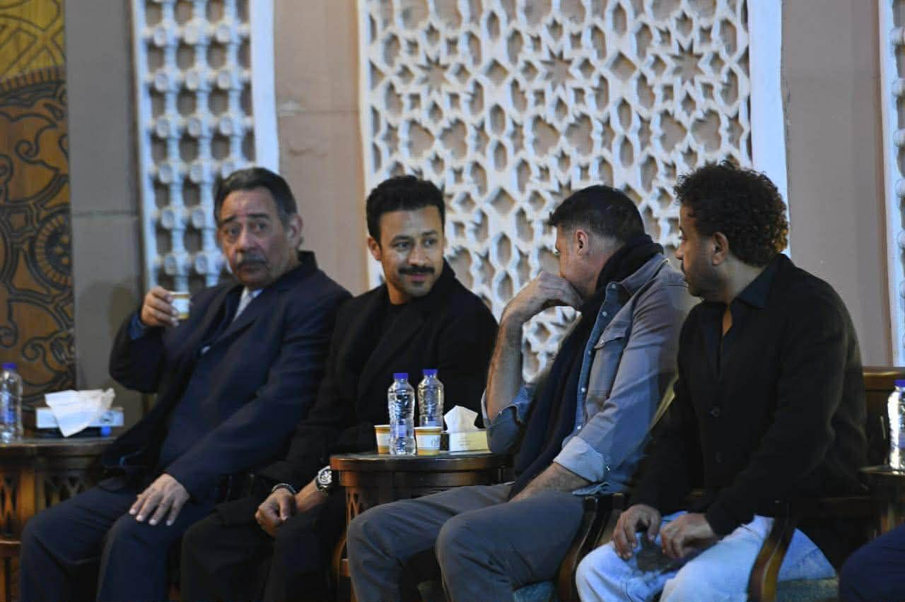 أحمد داود يساند زوجته الفنانة علا رشدي في عزاء والدها الراحل