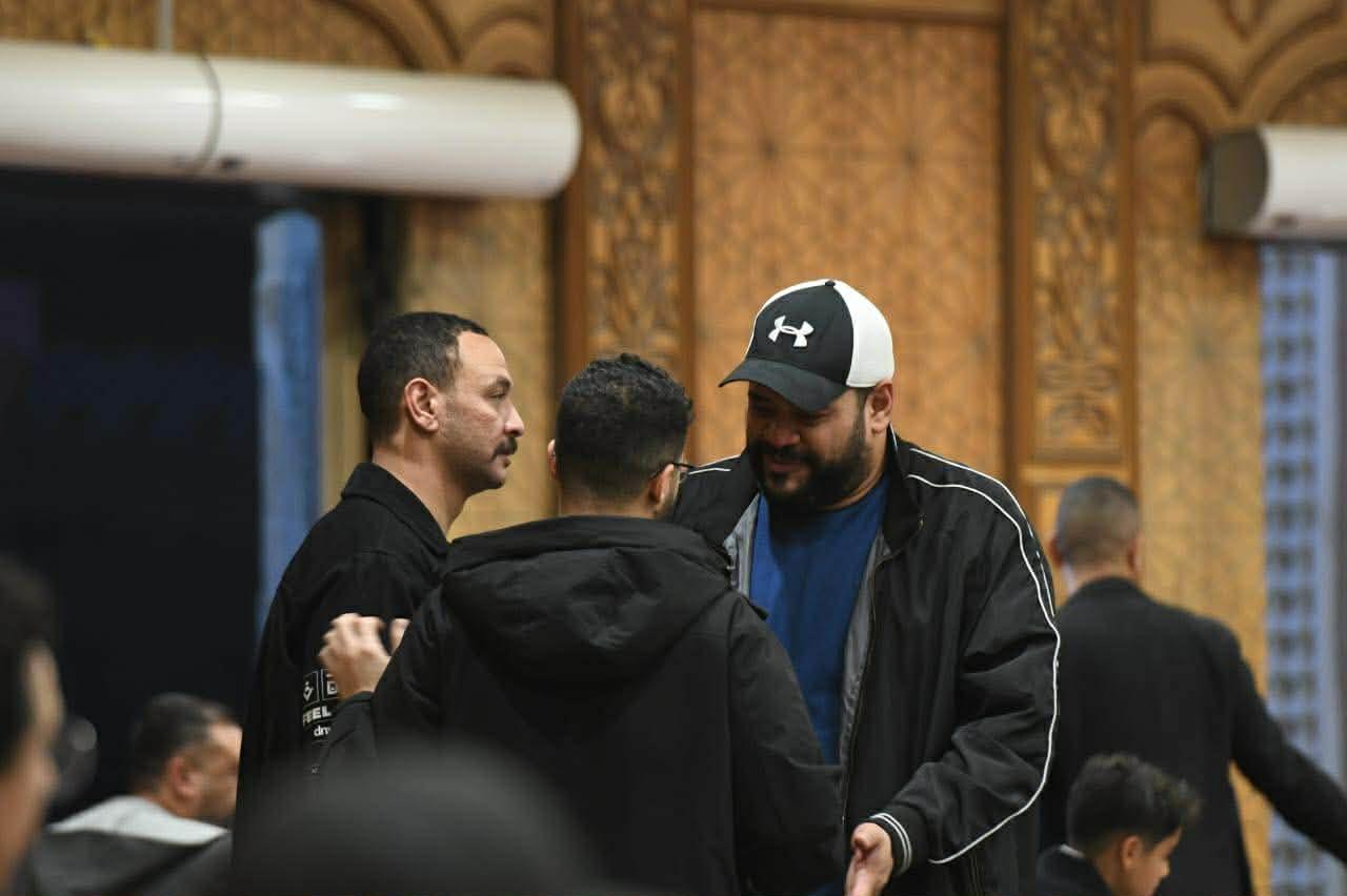 أحمد داود يساند زوجته الفنانة علا رشدي في عزاء والدها الراحل