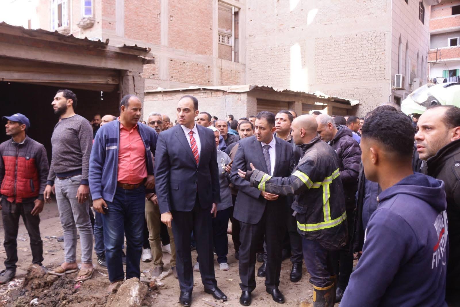 محافظ دمياط يتفقد موقع حريق 