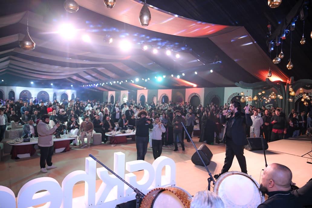 مصطفى حجاج يتألق بـ 4 سهرات رمضانية كاملة العدد