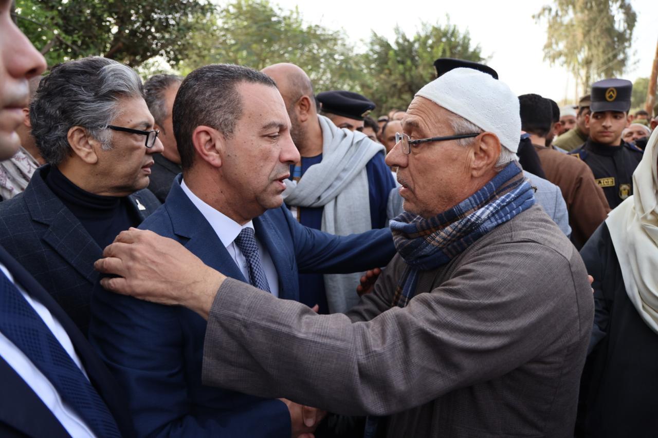 محافظ المنوفية يتقدم جنازة ضحايا " حادث السادات " بمسقط رأسهم بتلا ..صور 