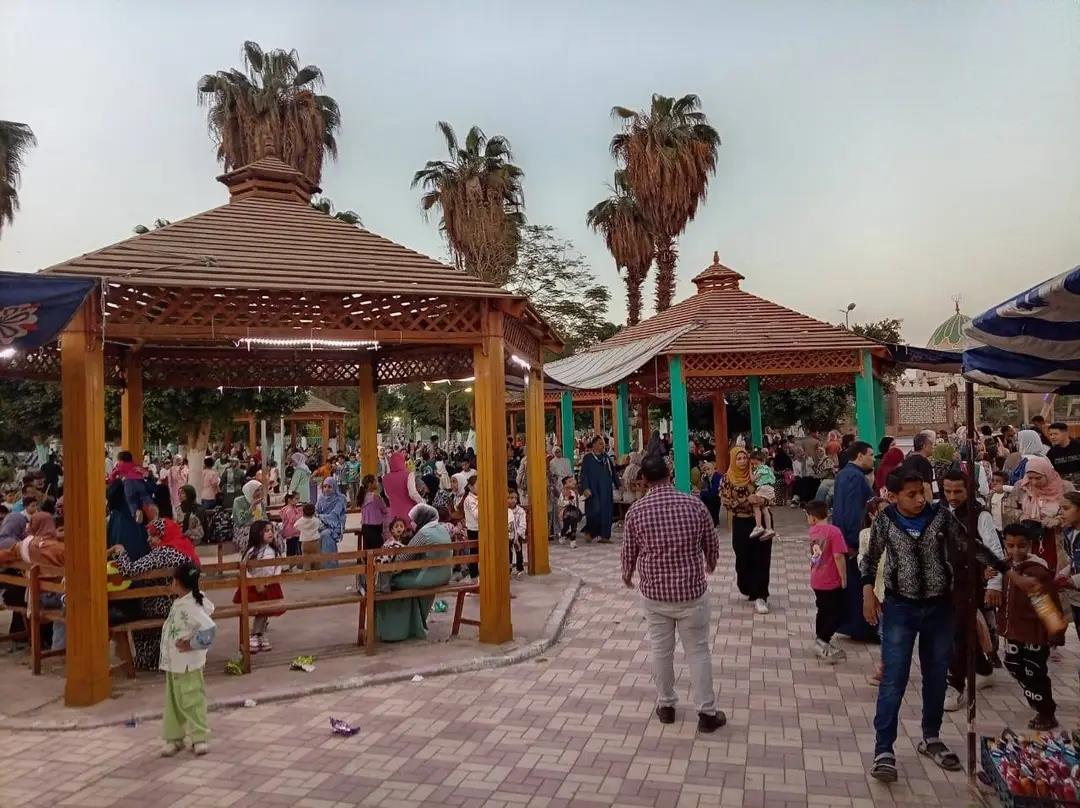 زحام وحدائق ممتلئة ورحلات نيلية.. أسيوط تحتفل بشم النسيم في أجواء عائلية مبهجة 
