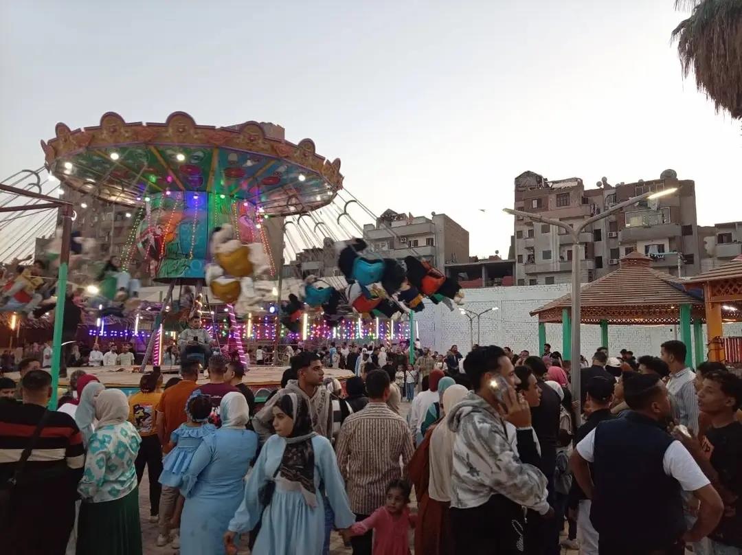 زحام وحدائق ممتلئة ورحلات نيلية.. أسيوط تحتفل بشم النسيم في أجواء عائلية مبهجة 