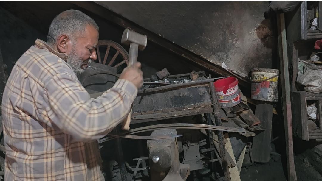  صناعة الحنطور تصارع النسيان في الغربية