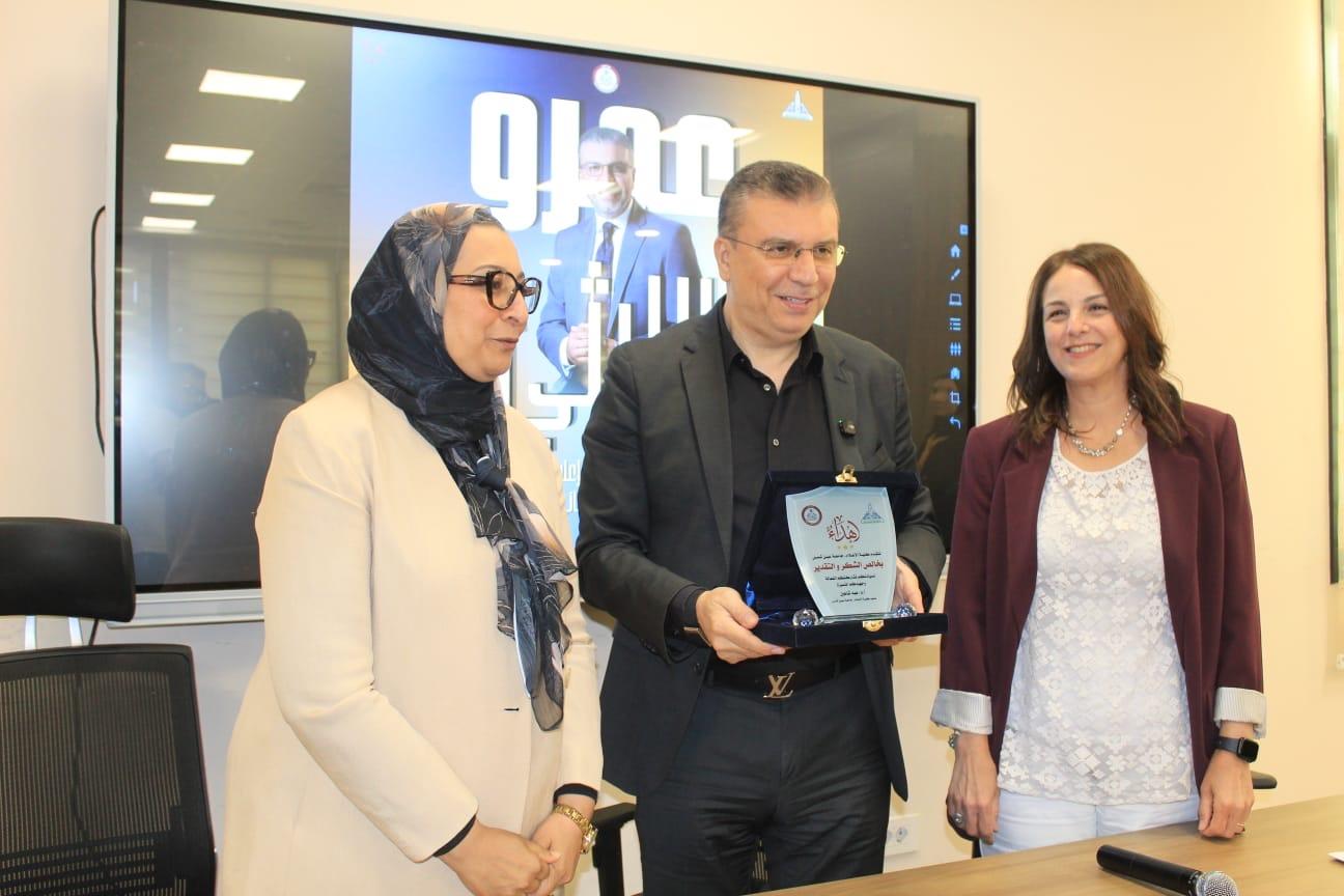 تكريم الإعلامى عمرو الليثى بكلية الإعلام جامعة عين شمس باحتفالية بعنوان "من واحد إلى ملايين..