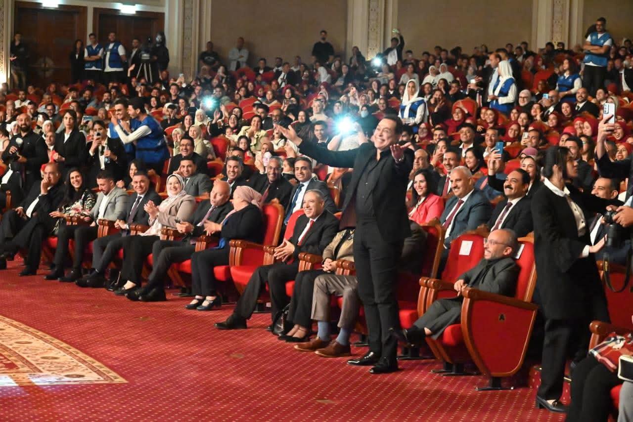 تحت رعاية السيسي.. تكريم حكيم في مهرجان «إبداع قادرون»