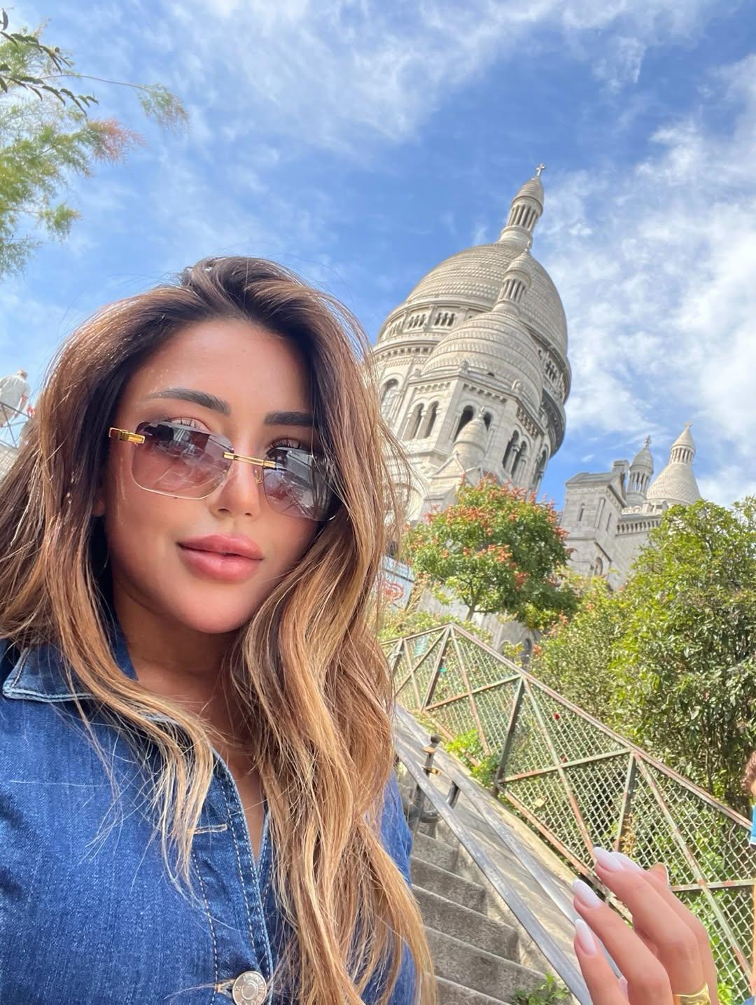 سارة سلامة تخطف الأنظار بإطلالات جذابة في فرنسا