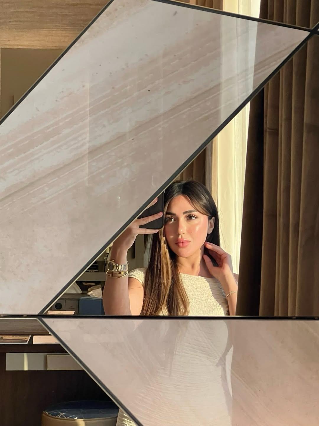 سارة سلامة تخطف الأنظار بإطلالات جذابة في فرنسا