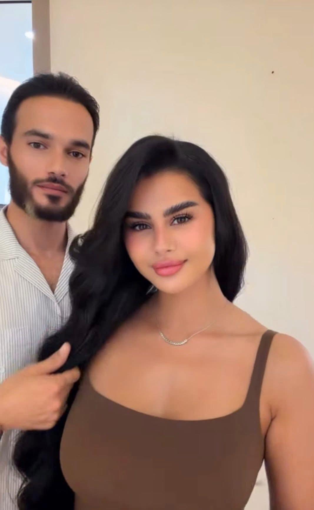 منة عرفة تتألق وتخطف الأنظار بإطلالات جذابة في دبي وقطر