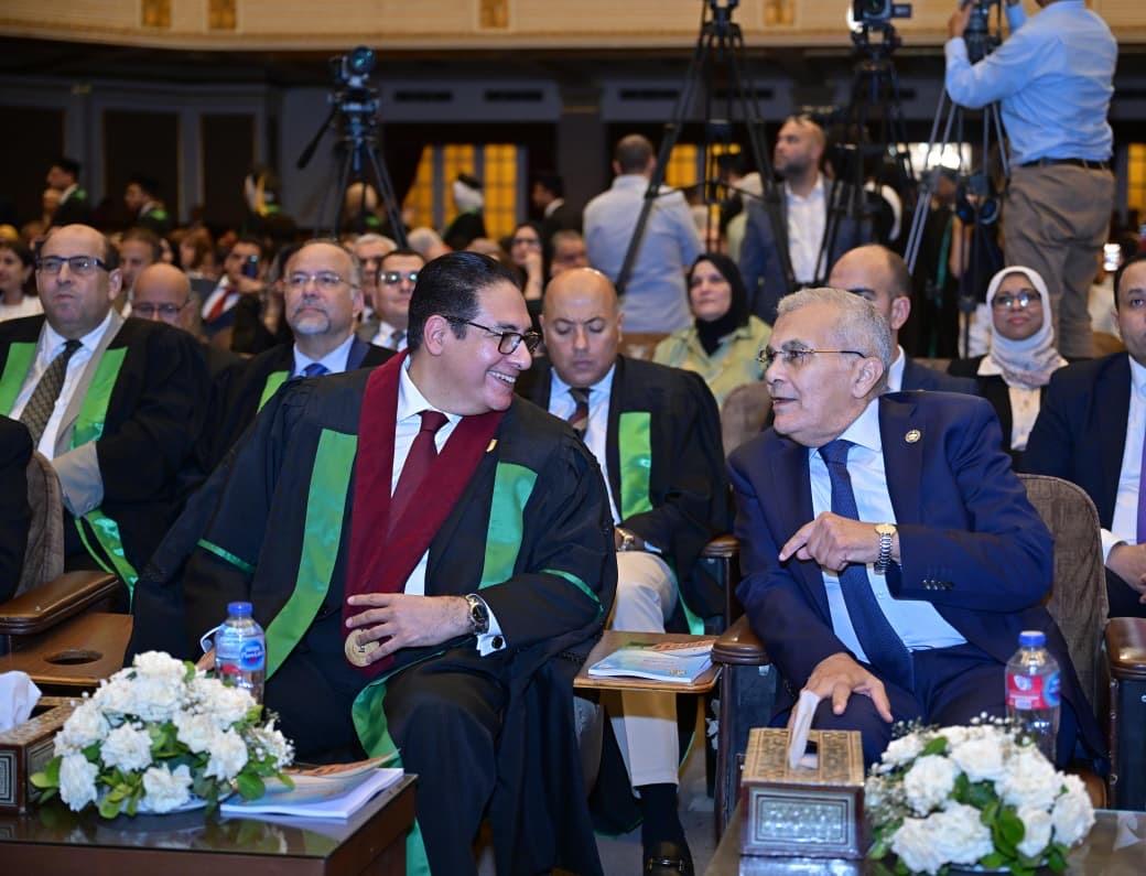 "حقوق القاهرة" تكرم رموز الهيئات القضائية من خريجيها ورائدات العمل القضائي، وتحتفي بأوائل دفعة 2025 
