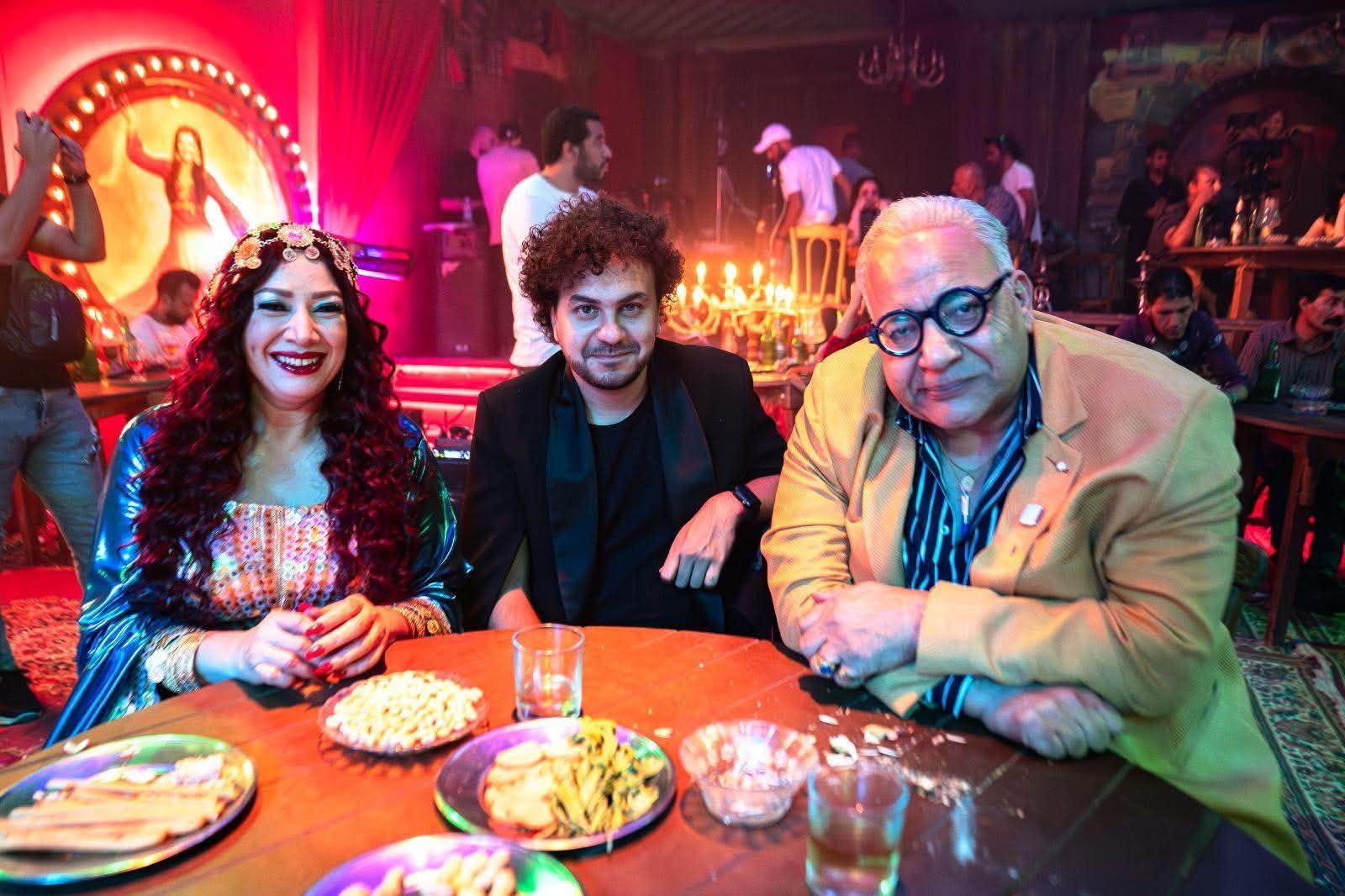 كواليس فيلم المغامرة الكوميدي "ابن مين فيهم؟" قبل انطلاقه في دور العرض بمصر 
