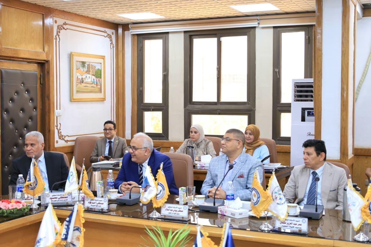 باليوبيل الذهبي.. المنيا تسجل أكبر موازنة وتهنئ الرئيس والشعب بثورة 30 يونيو