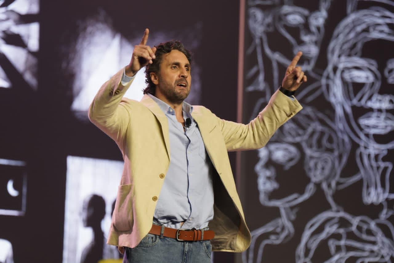  هشام ماجد يحتفل بنجاح الليلة الأولى من «خيال مريض»