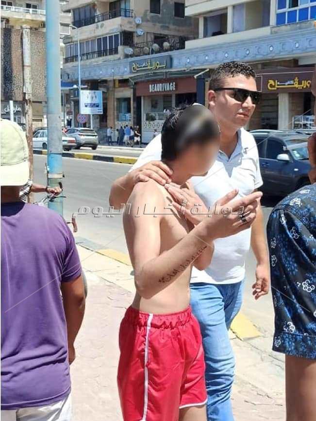 السياحة تمنع المصطافين من التجول بملابس على كورنيش الإسكندرية