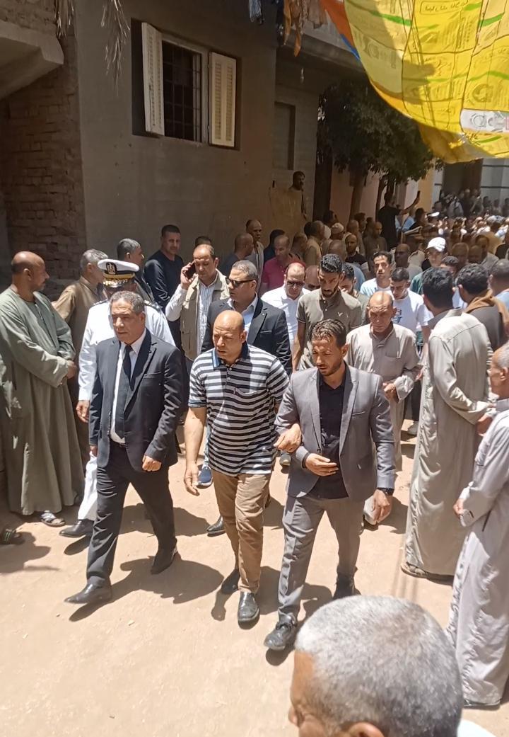 الألاف من أهالى البحيرة  يشيعون فى جنازة  جثمان الشهيد " أحمد رضا البحيري "