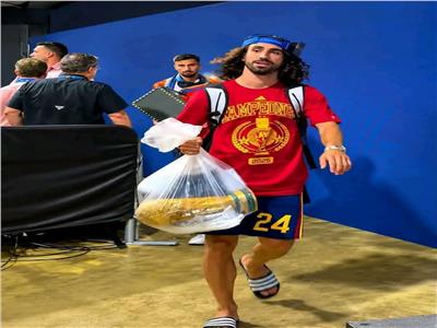 «كأس العالم في كيس بلاستيك».. هل حمل كوكوريا الكأس بهذه الطريقة؟