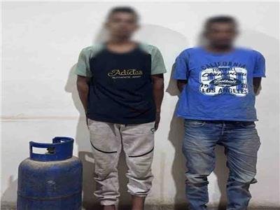 الداخلية تكشف ملابسات تقييد شخصين بالحبال داخل توك توك بقنا 
