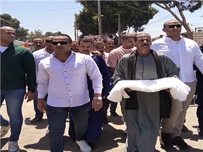 أمن المنيا ينهي خصومة ثأرية بتسليم كفن بين عائلتي العطاوية والحجاجية في سمالوط 