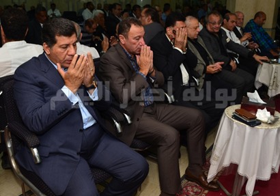 الخطيب خلال تقديمه واجب العزاء